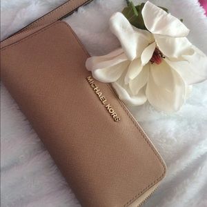 Michael kors wallet